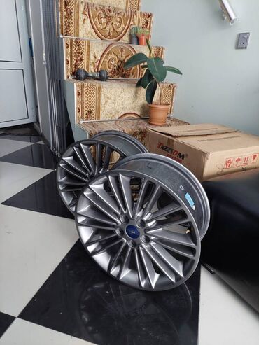 kişi üçün yaz üst geyimləri in Azərbaycan | PLAŞLAR: Ford Fusion R18 18-lik diskEla vezyetdedir az istifade olunub