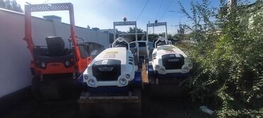 corolla runx: Двухвальцовый дорожный каток HAMM - Марка/серия: HAMM (видны
