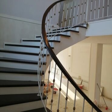 Pilləkən məhəccərləri: Salam taxta pilləkanı yüksək keyfiyyətlə yığıb yerində — 15