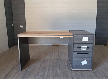Ofis masaları: Ev və ya ofis üçün çalışma masası. Hazır qurulu satılır. Yenidir