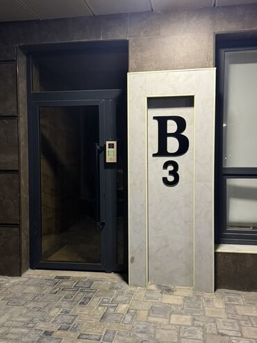 Uzunmüddətli kirayə mənzillər: Şəhər mənzili – geniş və işıqlı - Plan: ayrı qonaq otağı və yataq — 43