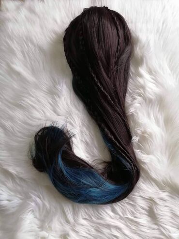 Perike i klipse: Perike
Cena 3200din — 13