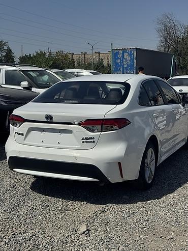byd e1: Toyota Corolla: 2023 г., 1.8 л, Вариатор, Гибрид, Седан — 5