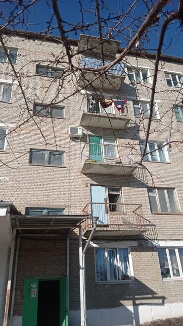 сдаю квартиру в сокулуке шопокове: 3 комнаты, 40 м², Общежитие и гостиничного типа, 3 этаж, Старый ремонт