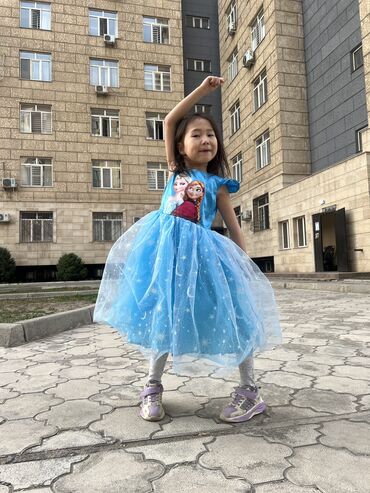 Карнавальные костюмы: Эльза платья новый 900сом . Размеры есть 7.8 лет адрес: Бишкек Тунгуч