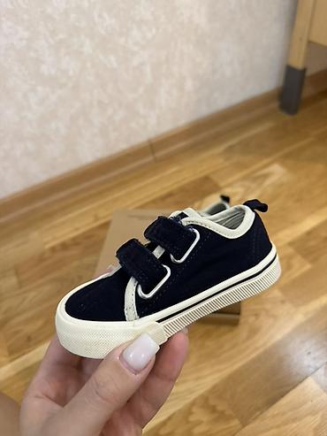 adidas x: H&M кеды 
Как новые 
Размер 23
Цена 10 — 3