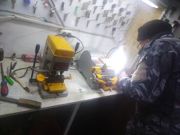 Датчики, сенсоры, предохранители: Изготовление ключей.Мелкосрочные автозапчасти+ аккумулятор. Заря — 9