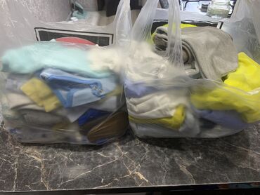 рубашечки для новорожденных: Два пакета вещей для новорожденного ребенка, и сумка для детских вещей