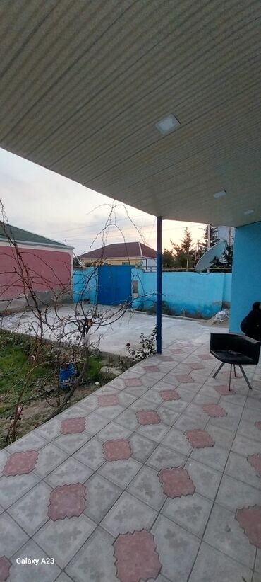 Həyət evləri və villaların satışı: Satılır: həyət evi - Geniş, hasarlı həyət: dəmir darvaza, betonlanmış — 21