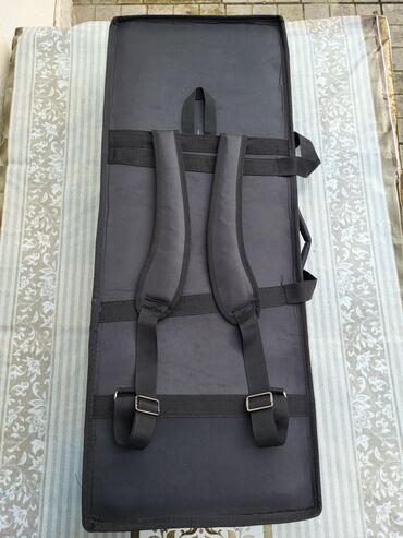 Futlyarlar, çexollar: Korg klaviatura daşımaq üçün nəzərdə tutulmuş bu qara rəngli çanta — 16