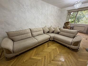 Yeni, Künc divan, Divan