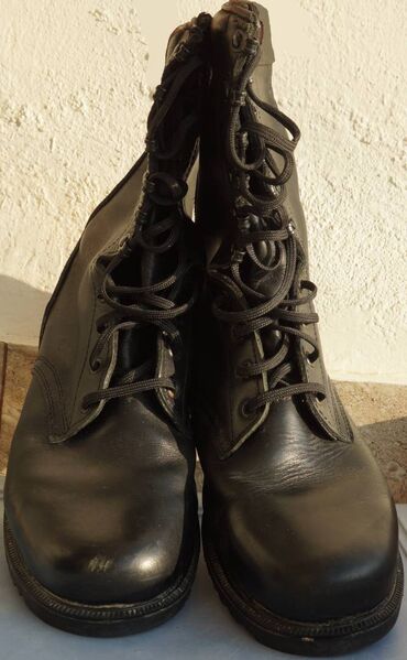 Botinkalar: Hərbi zabit çəkməsi Az işlənmiş hərbi zabit çəkməsi satılır. Ölçüsü — 1