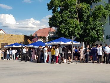 земля для огорода: Продаю уличные зонты. размер 2м на 2м. б/у. ткань брендирования