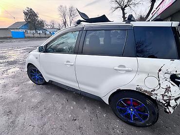 Другие автомобили: Компактный городской кроссовер (5 дверей, 5 мест), белый цвет. Кузов — 7