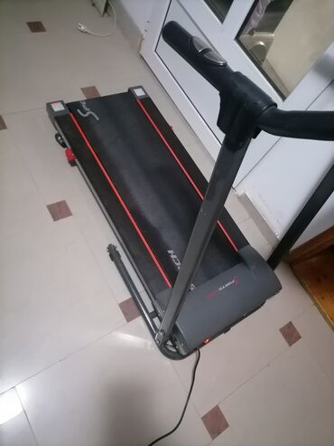 Trake za trčanje: Traka za trčanje Sportstech F10 - Kompaktna električna traka sa — 15