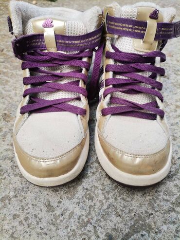 Women's Sneakers and athletic shoes: 37.5 — 10