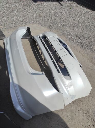 Бамперы: Передний Бампер Honda 2003 г., Б/у, цвет - Белый, Оригинал