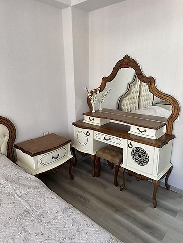 Klassik üslubda yataq otağı dəsti Maşın rəngi ilə işlənib Tərkibi: - — 2