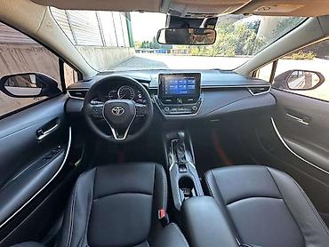 тайота и: Toyota Corolla: 2021 г., 1.8 л, Гибрид, Седан — 6