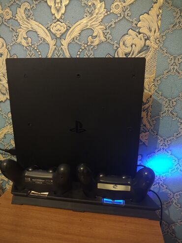 Xbox 360 & Xbox: Salam. Playstation 4 pro 1 TB Alınandan məndədir disk yeri nasazdır