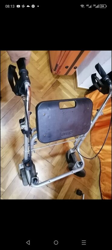 Hodalice, štake, štapovi za hodanje, kolica za hodanje: Hodalica kao Nova je

Mirjevo — 4