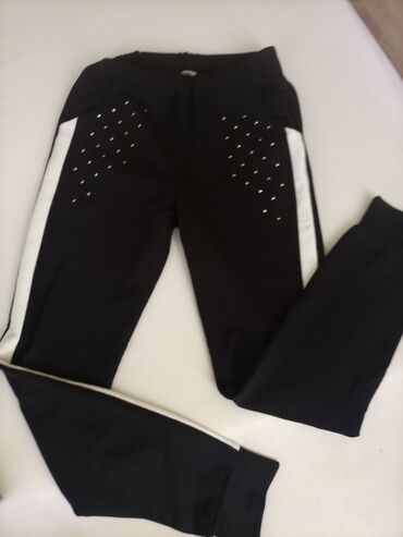 Ostali Kompleti, kombinezoni: Farmerke 34 600 din Guess original bluzica 600.Pamućna trenerka nova — 10