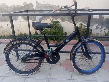 gitara qara: 20 lik uşag velosipedi. oturacag, pedallar ve iki tekerde teze alinib — 1