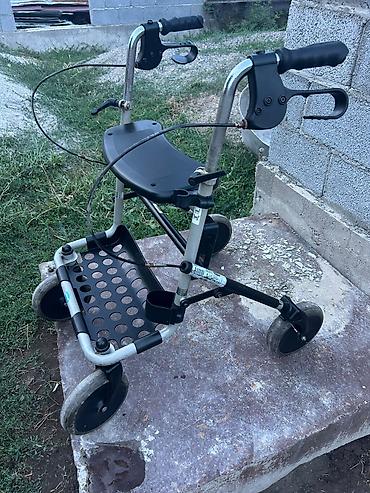 Медтовары: Роллатор Invacare Rea P452E/3 - Тип: четырехколесный ходунок с — 3