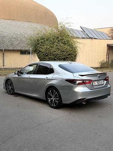 prius s: Toyota Camry: 2021 г., 2.5 л, Автомат, Гибрид, Седан — 4