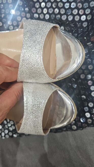 Kompleti: Set za svečane prilike: šljokičasta haljina + srebrne sandale - — 6