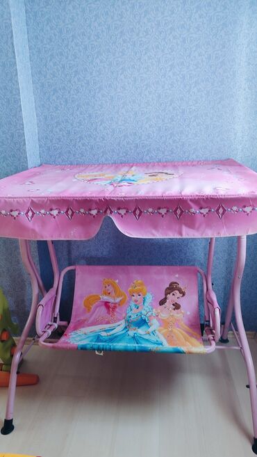 Uşaqlar üçün digər mallar: Детский уголок.Состоит из горки,песочницы,качелей и загона. Аксессуары — 9