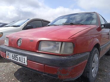 Транспорт: Volkswagen Passat: 1989 г., 1.8 л, Механика, Газ, Седан