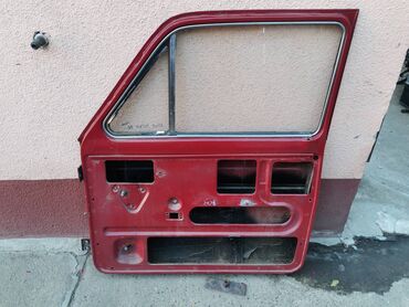 Auto delovi: Vrata desna Lada 2121 Niva. U crvenoj boji. Polovna, zdrava. Skinuta — 6