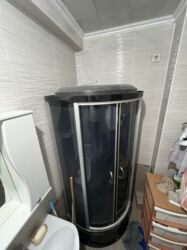 тумбу шкафчик: Душ кабиналары