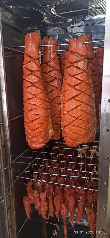 Форель: Аппетитная копченая рыба, разделанная на порционные куски — 7