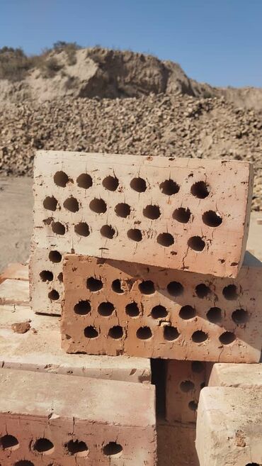 Строительный кирпич: Кирпичи Жжёный кирпич Пустотелый, дырчатый Глиняный, керамический — 7