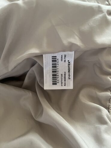 Kurtkalar: ZARA kurtka. Ekru reng s razmer (m razmere de olur) Su ve külek — 23