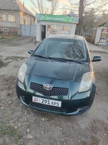 tayota 100: Toyota Yaris: 1.3 л, Робот, Бензин, Кроссовер