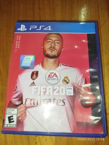 Oyun diskləri və kartricləri: PlayStation 4 üçün FIFA 20 futbol simulyatoru. Oyunun üz qabığında