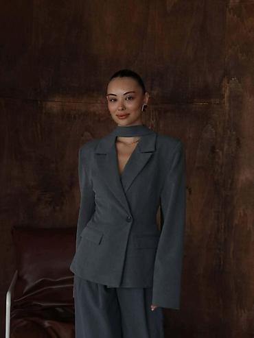 Kompleti: Oversized odelo
6.900 din
S M L — 1