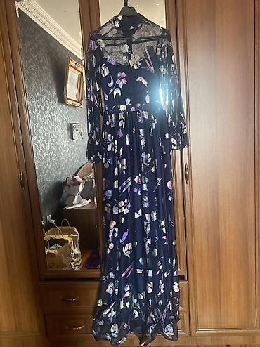 Qadın uzun don – tünd göy rəng, çiçək naxışlı şifon - Model: Maxi