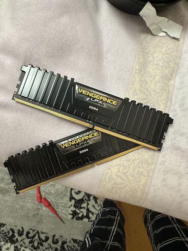 16gb ddr4: Оперативная память, Б/у, Corsair, 16 ГБ, DDR4, 3200 МГц, Для ПК