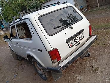 ВАЗ (ЛАДА): ВАЗ (ЛАДА) 4x4 Niva: 2001 г., 1.7 л, Кол менен иштөөчү — 2