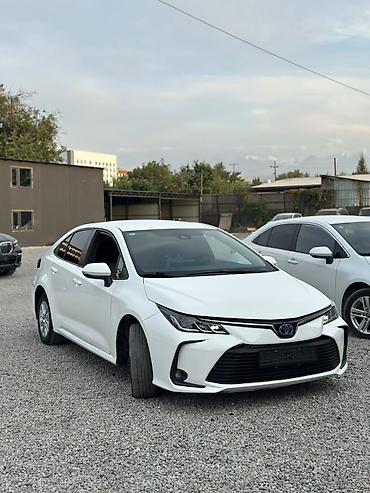 Toyota Corolla: 2022 г., 1.8 л, Вариатор, Гибрид, Седан at lalafo.kg Toyota Corolla: 2022 г., 1.8 л, Вариатор, Гибрид, Седан