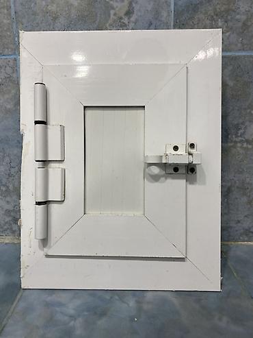 Lyuk qapaqları: Ağ rəngli texniki servis lyuku (divar üçün) - Material: PVC/kompozit — 1