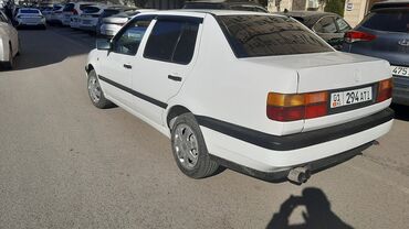 volkswagen тигуан 2016: Volkswagen Vento: 1993 г., 1.8 л, Механика, Бензин, Седан