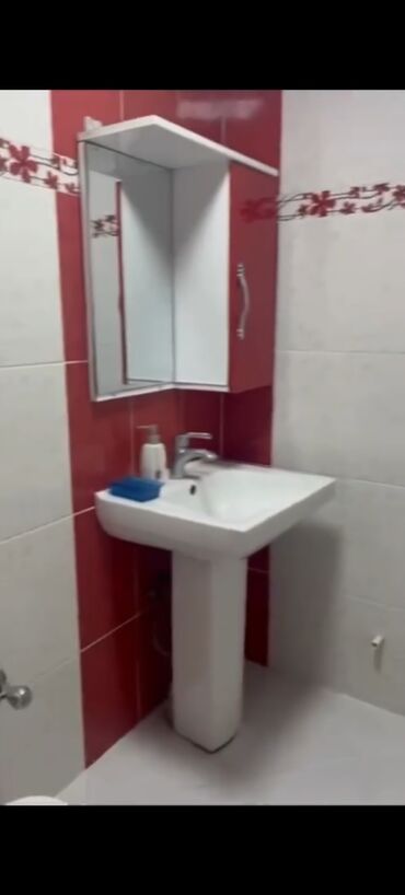 аренда дома на длительный срок: 20 yanvar metrosun yaxınlıqı 1m taksilərin yani 5/2 mertebesi 2 otaqlı