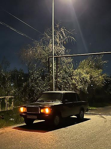 disk satışı: Model: LADA (VAZ) 2107 sedan Rəng: qara Kuzov: 4 qapı, klassik künc — 2