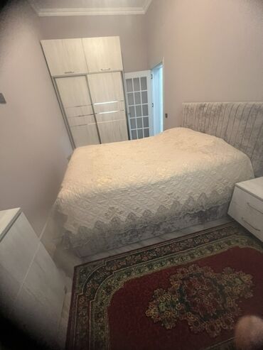 Uzunmüddətli kirayə mənzillər: 4 otag - Zal: Geniş və işıqlı otaq, kristal lüstrlü asma tavan — 19