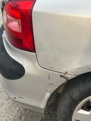 Honda: Honda Civic: 2003 г., 1.5 л, Автомат, Бензин, Хэтчбэк — 8